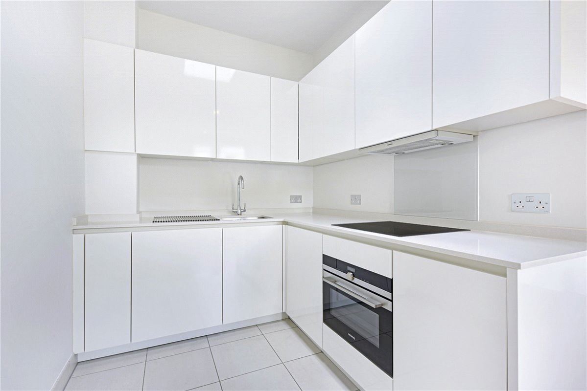  bedroom flat, Egerton Gardens Mews, Knightsbridge SW3 - Available