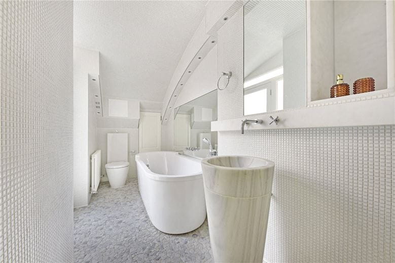 3 bedroom flat, Rosary Gardens, South Kensington SW7 - Available