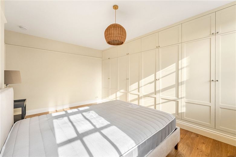 1 bedroom flat, Mallord Street, Chelsea SW3 - Let Agreed