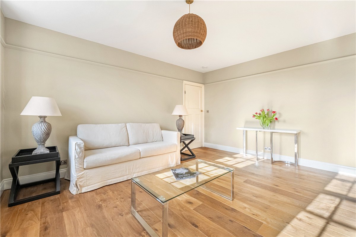 1 bedroom flat, Mallord Street, Chelsea SW3 - Let Agreed