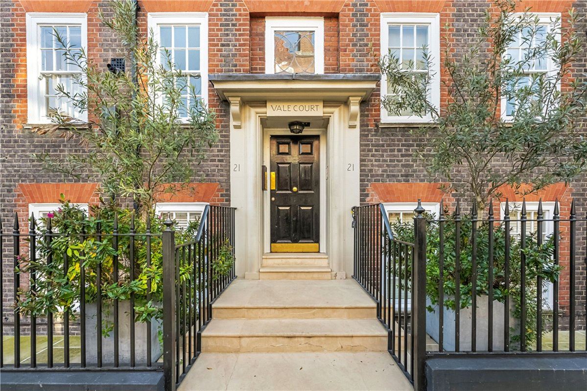 1 bedroom flat, Mallord Street, Chelsea SW3 - Let Agreed