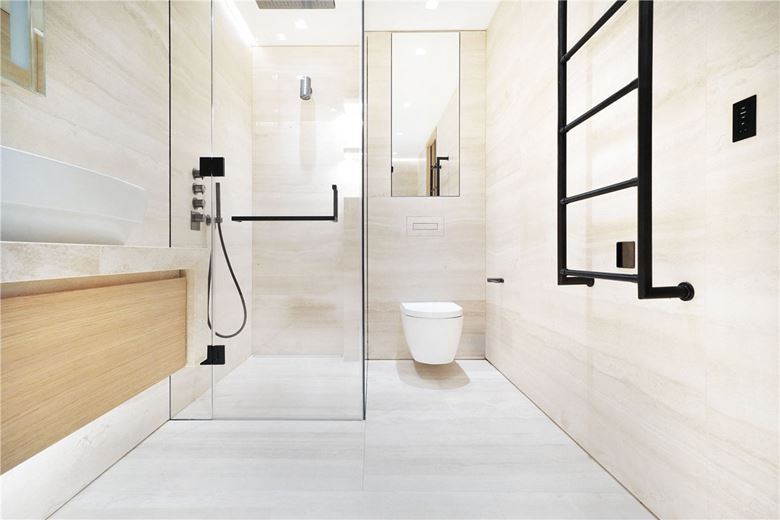 3 bedroom flat, St Mary Abbots Place, Kensington W8 - Available