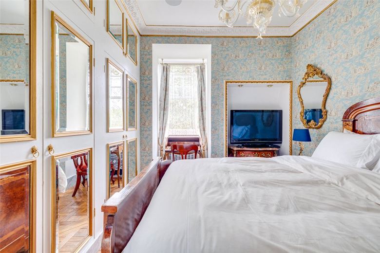 1 bedroom flat, Sloane Gardens, Chelsea SW1W - Available