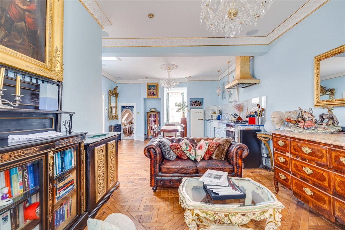 1 bedroom flat, Sloane Gardens, Chelsea SW1W - Available