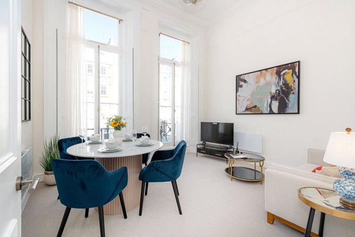 2 bedroom flat, Lexham Gardens, Kensington W8 - Available