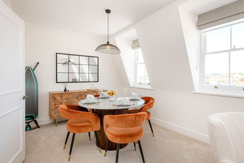 2 bedroom flat, Lexham Gardens, Kensington W8 - Available