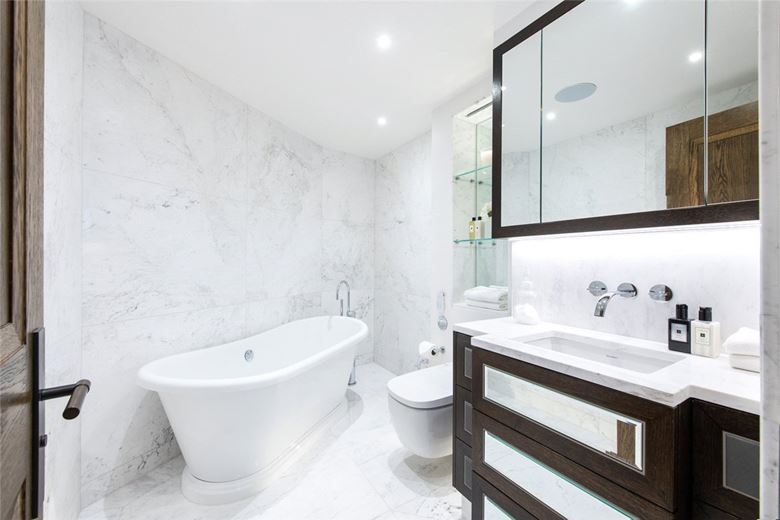 2 bedroom flat, Prince Of Wales Terrace, Kensington W8 - Available