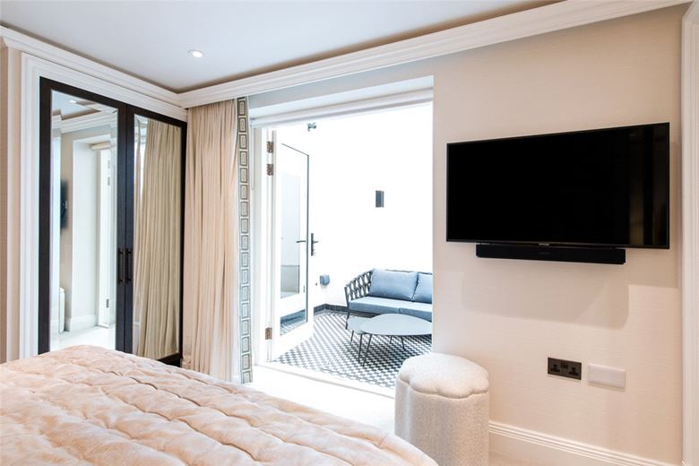 2 bedroom flat, Prince Of Wales Terrace, Kensington W8 - Available