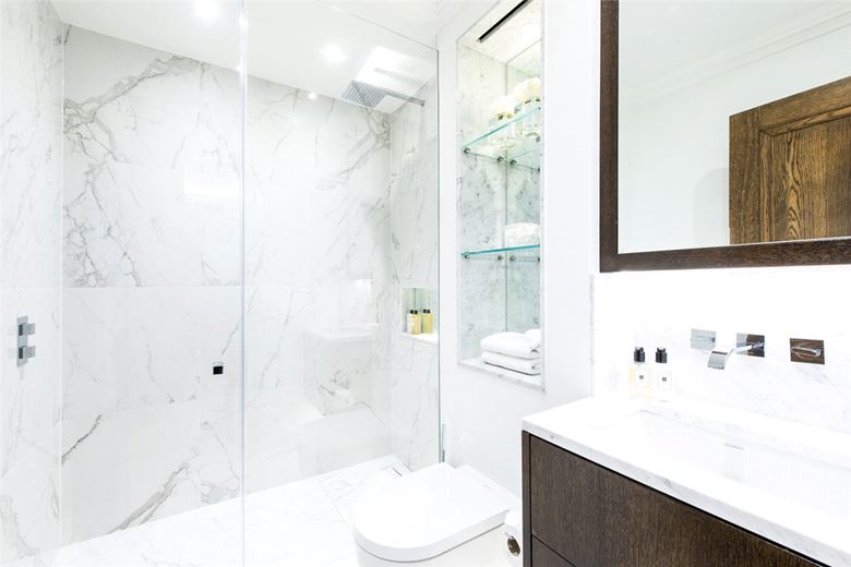 2 bedroom flat, Prince Of Wales Terrace, Kensington W8 - Available