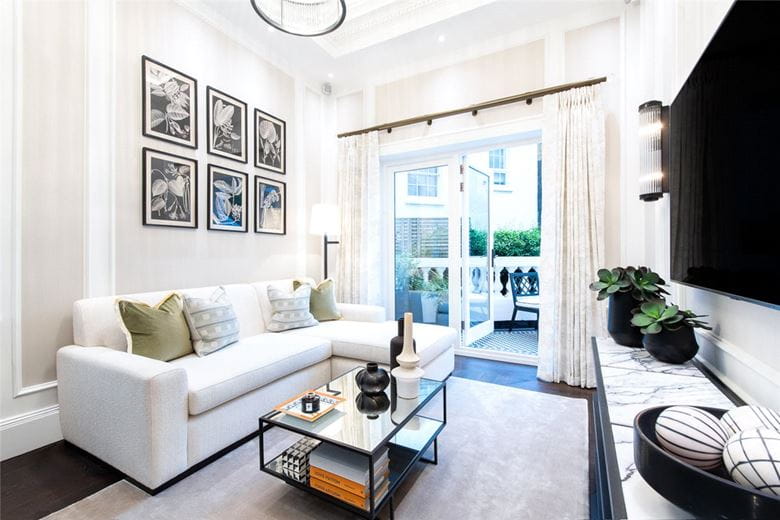 2 bedroom flat, Prince Of Wales Terrace, Kensington W8 - Available