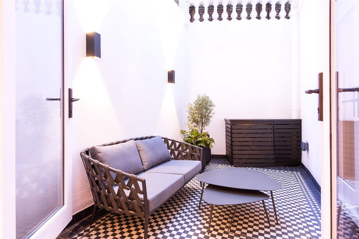 2 bedroom flat, Prince Of Wales Terrace, Kensington W8 - Available