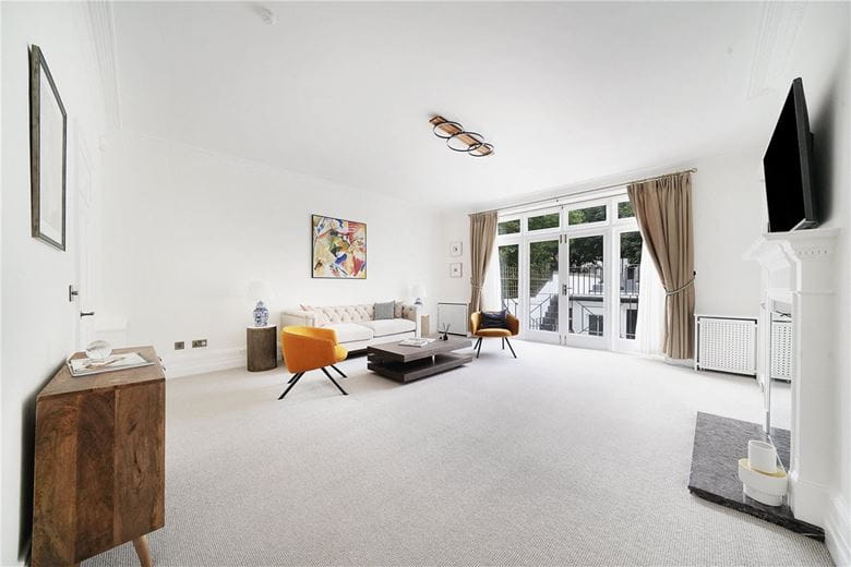 2 bedroom flat, Brompton Square, Knightsbridge SW3 - Available