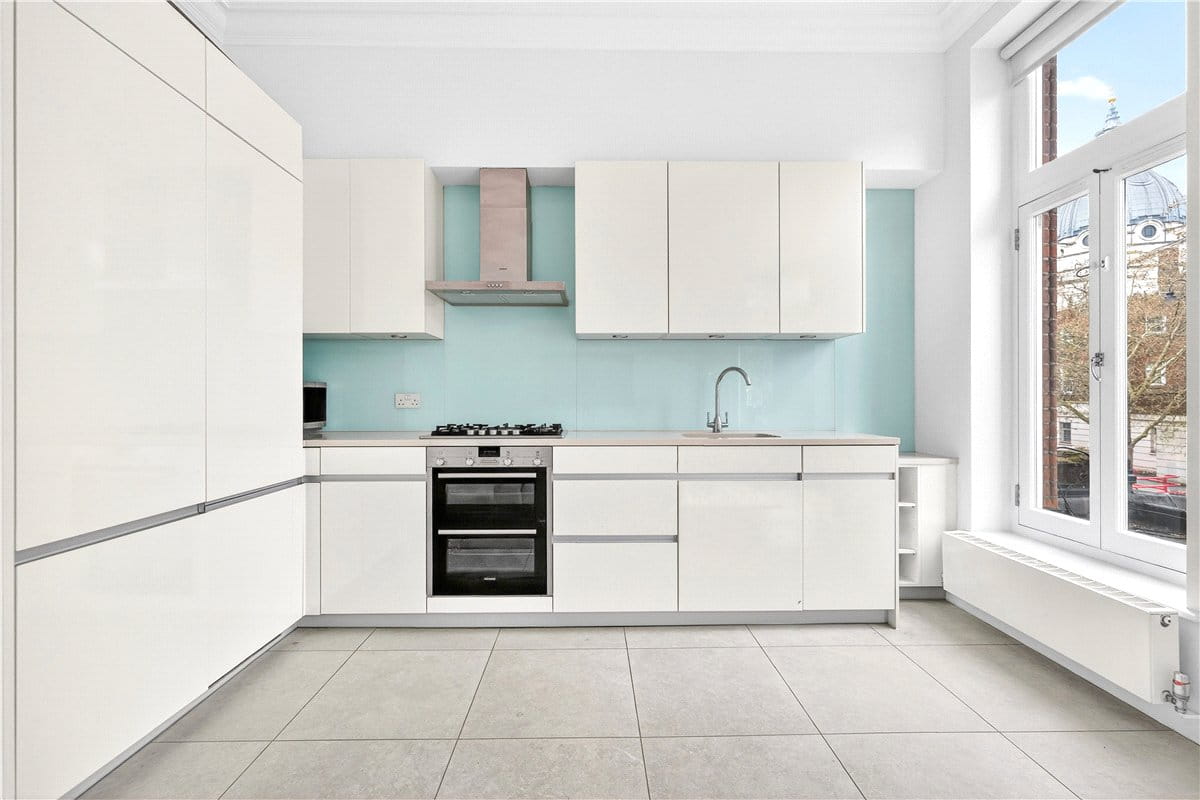 1 bedroom flat, Brompton Road, Knightsbridge SW3 - Available