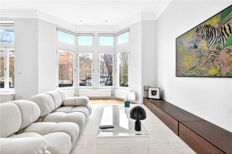 1 bedroom flat, Brompton Road, Knightsbridge SW3 - Available