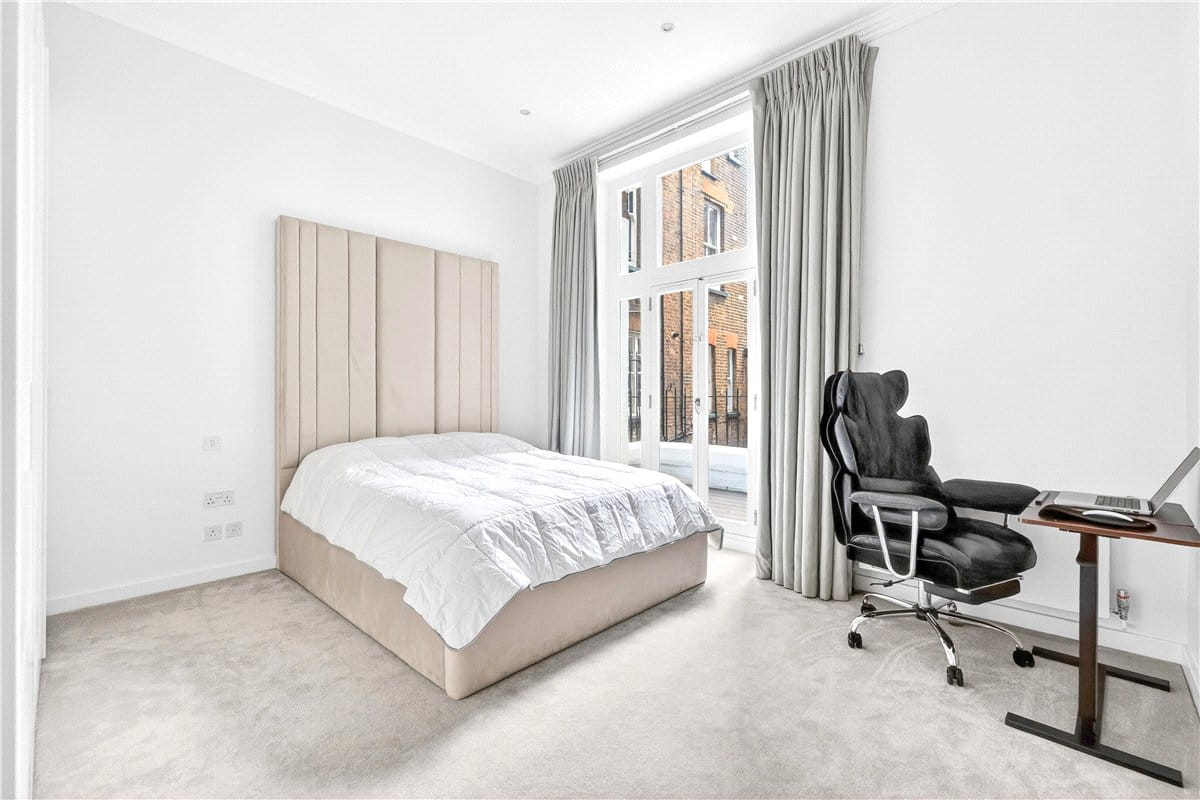1 bedroom flat, Brompton Road, Knightsbridge SW3 - Available