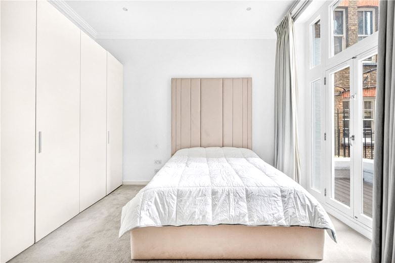 1 bedroom flat, Brompton Road, Knightsbridge SW3 - Available