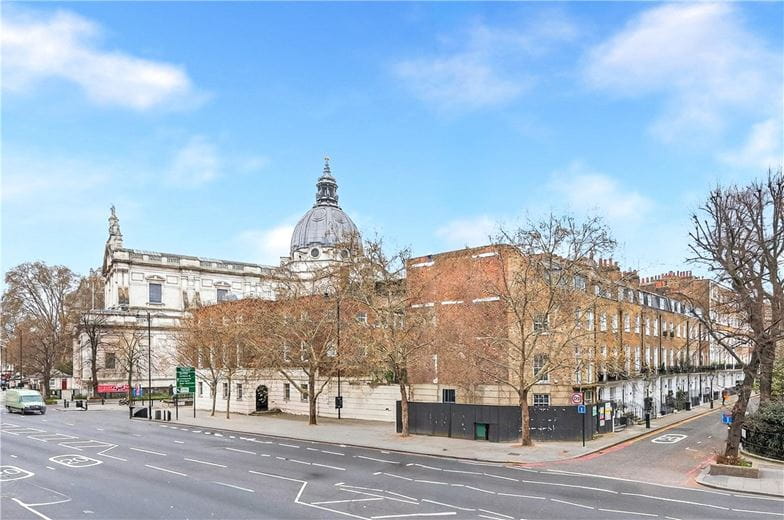 1 bedroom flat, Brompton Road, Knightsbridge SW3 - Available