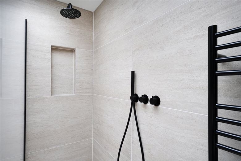 3 bedroom flat, Brewster Gardens, North Kensington W10 - Available