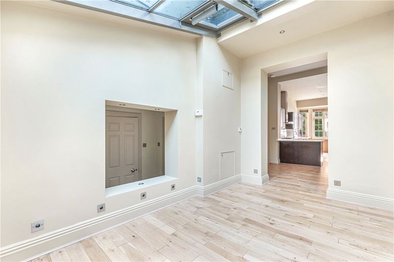 4 bedroom house, Albion Street, Paddington W2 - Available