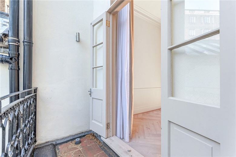 4 bedroom house, Albion Street, Paddington W2 - Available