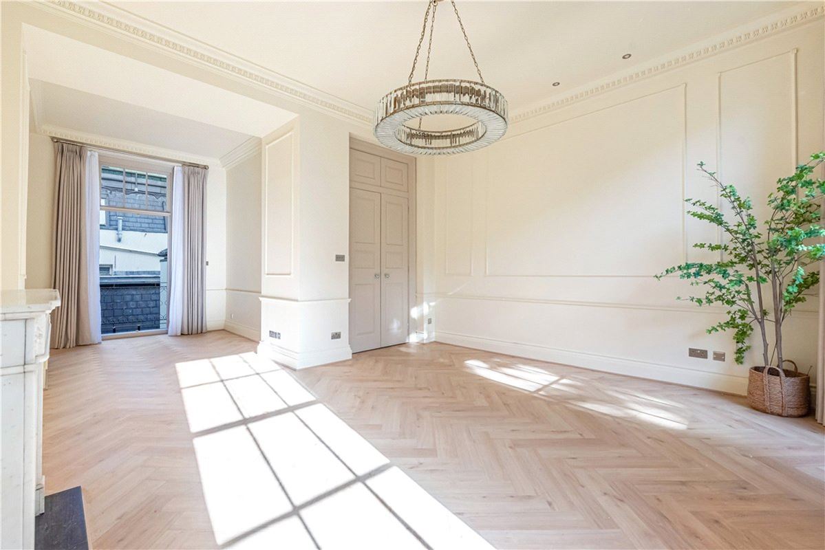 4 bedroom house, Albion Street, Paddington W2 - Available