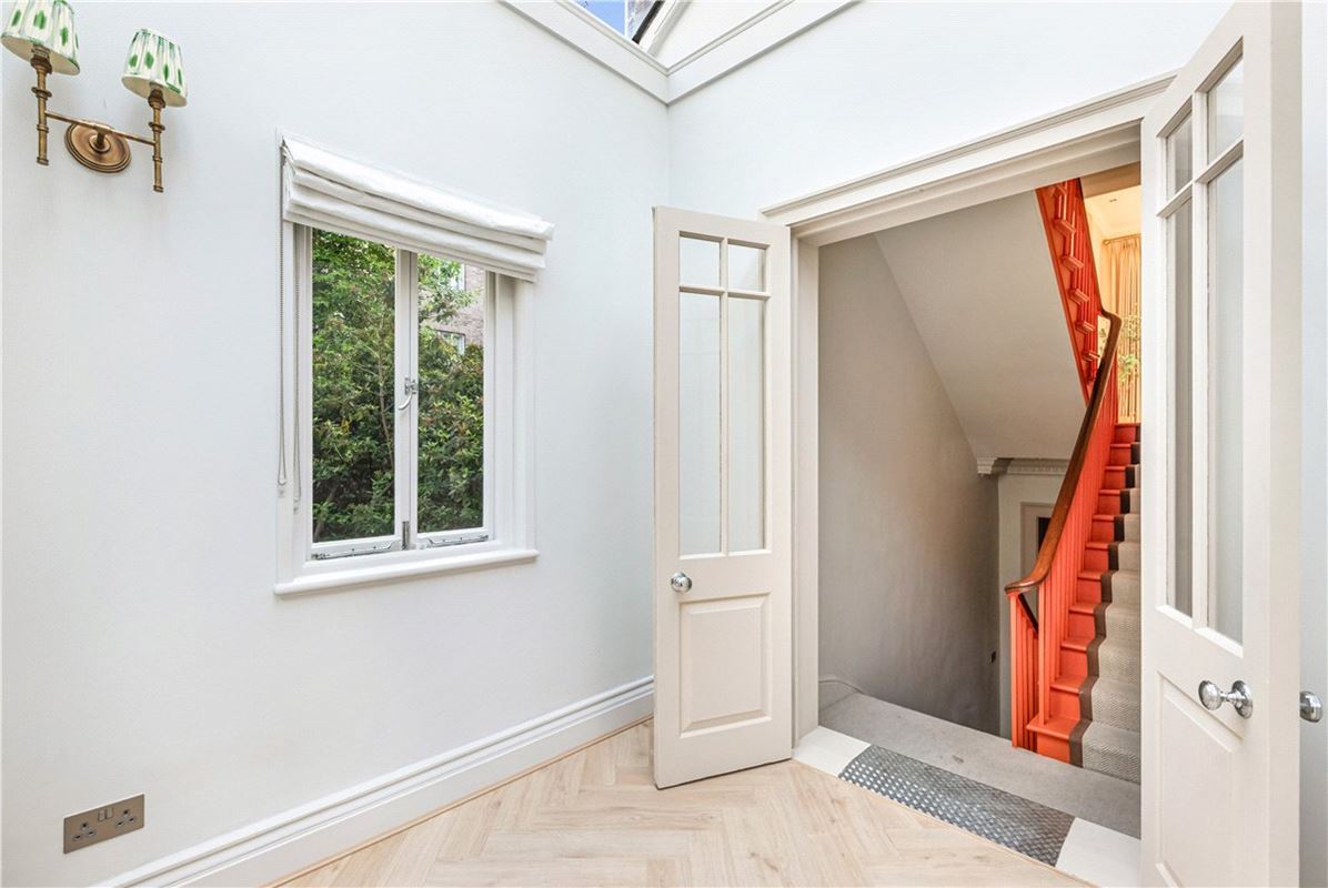 4 bedroom house, Albion Street, Paddington W2 - Available