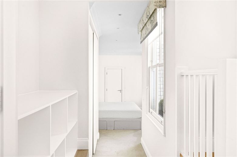 1 bedroom flat, Egerton Gardens Mews, Knightsbridge SW3 - Available