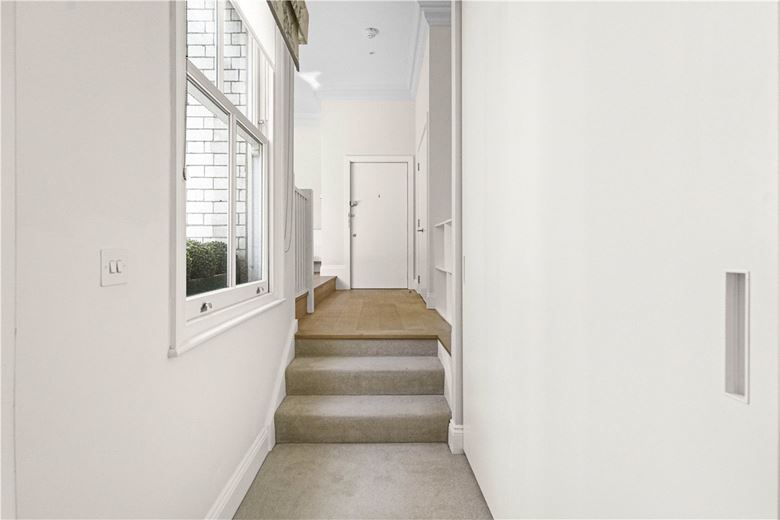 1 bedroom flat, Egerton Gardens Mews, Knightsbridge SW3 - Available