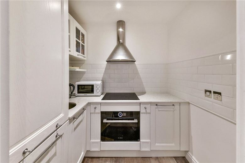 2 bedroom flat, Elm Park Road, Chelsea SW3 - Available