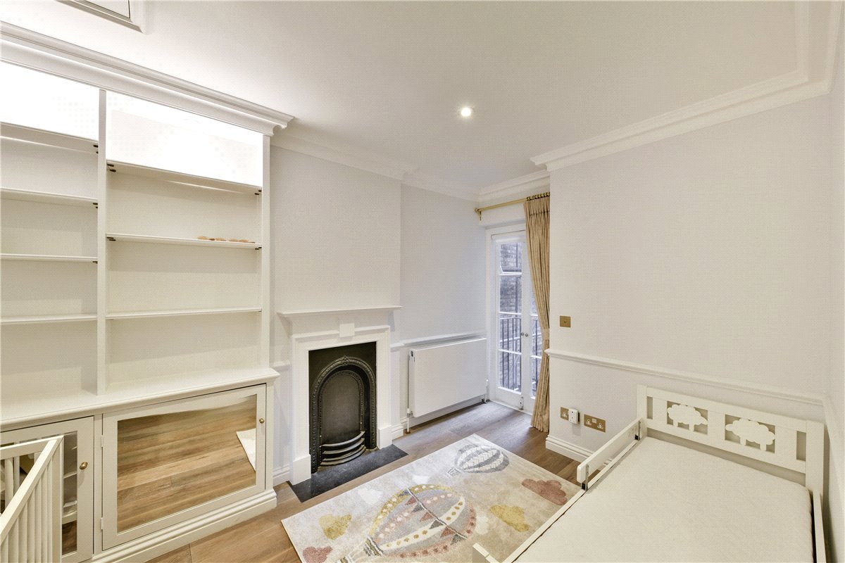 2 bedroom flat, Elm Park Road, Chelsea SW3