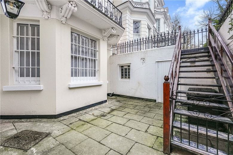 3 bedroom flat, Holland Park, London W11 - Available