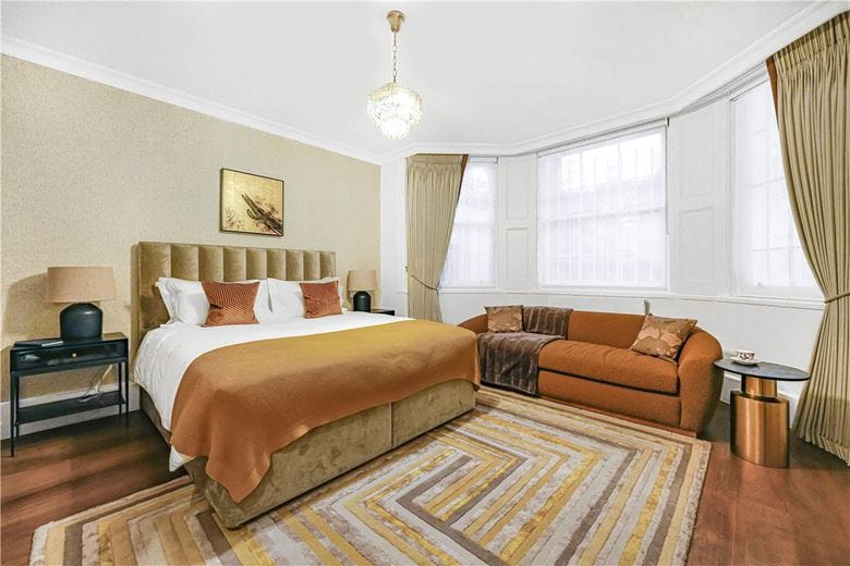 3 bedroom flat, Holland Park, London W11 - Available