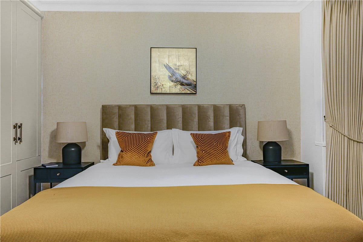 3 bedroom flat, Holland Park, London W11 - Available