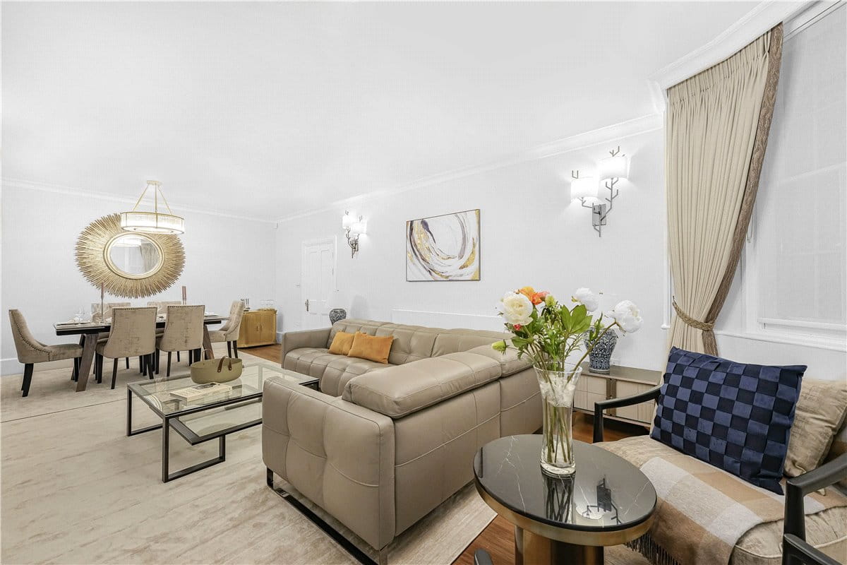 3 bedroom flat, Holland Park, London W11 - Available