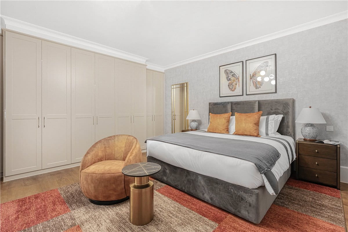 3 bedroom flat, Holland Park, London W11 - Available