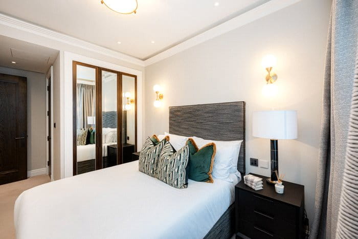 2 bedroom flat, Prince Of Wales Terrace, Kensington W8 - Available