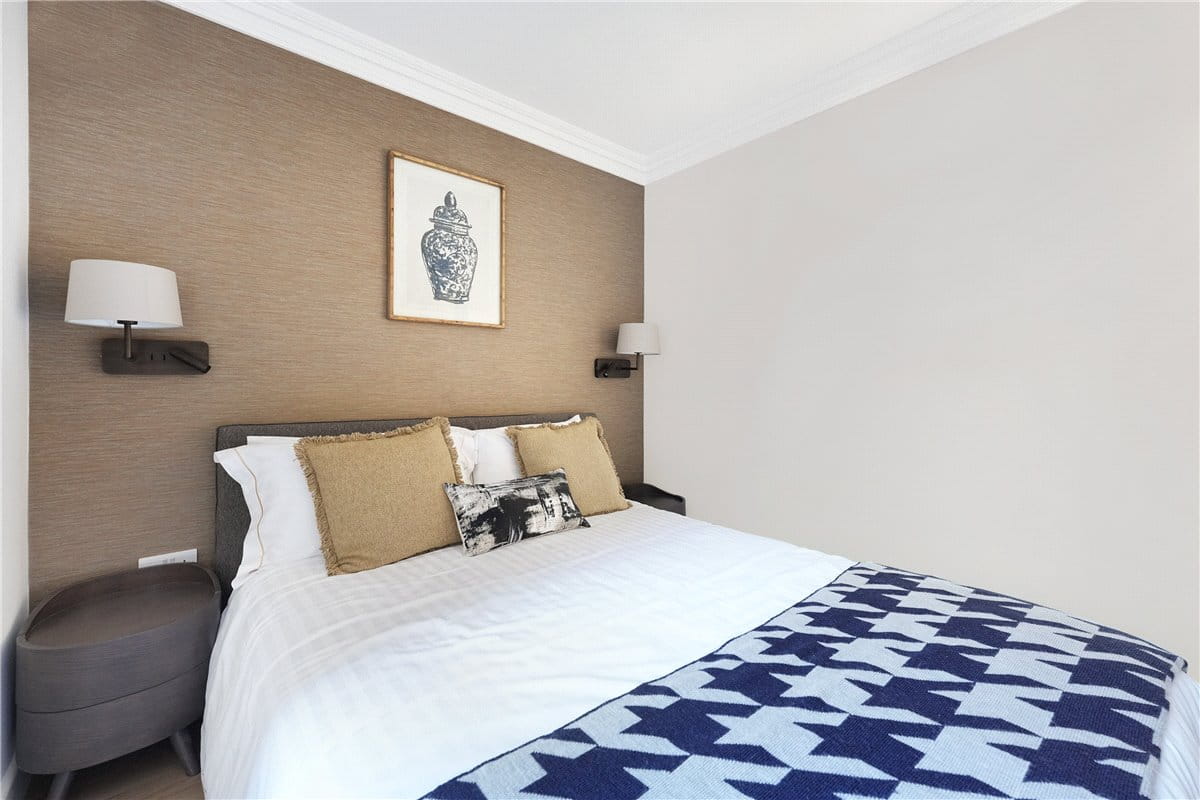 4 bedroom flat, Beaufort Gardens, Knightsbridge SW3 - Available