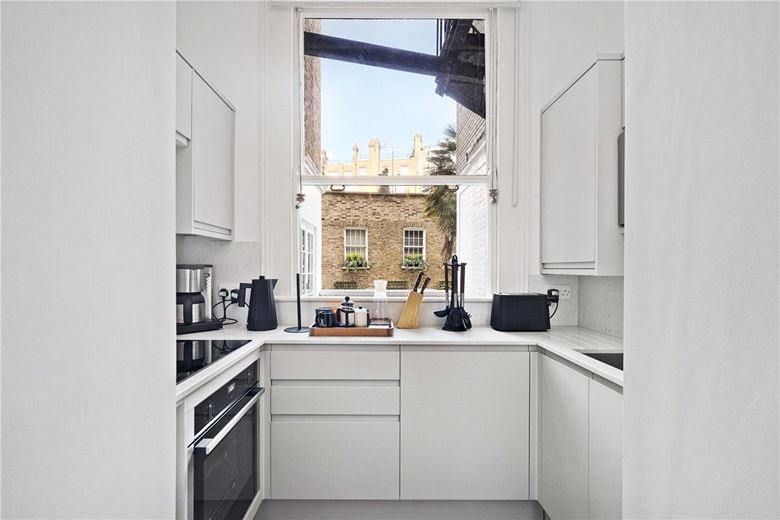 2 bedroom flat, Beaufort Gardens, Knightsbridge SW3 - Available