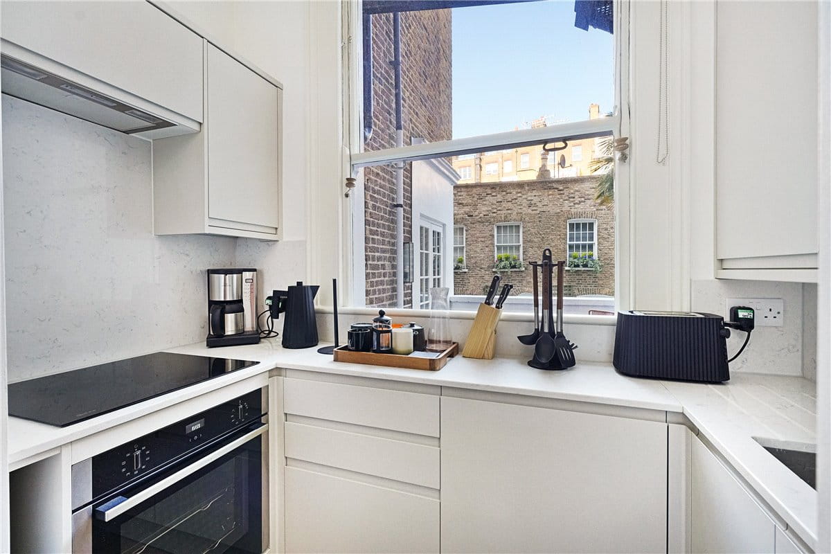 2 bedroom flat, Beaufort Gardens, Knightsbridge SW3 - Available