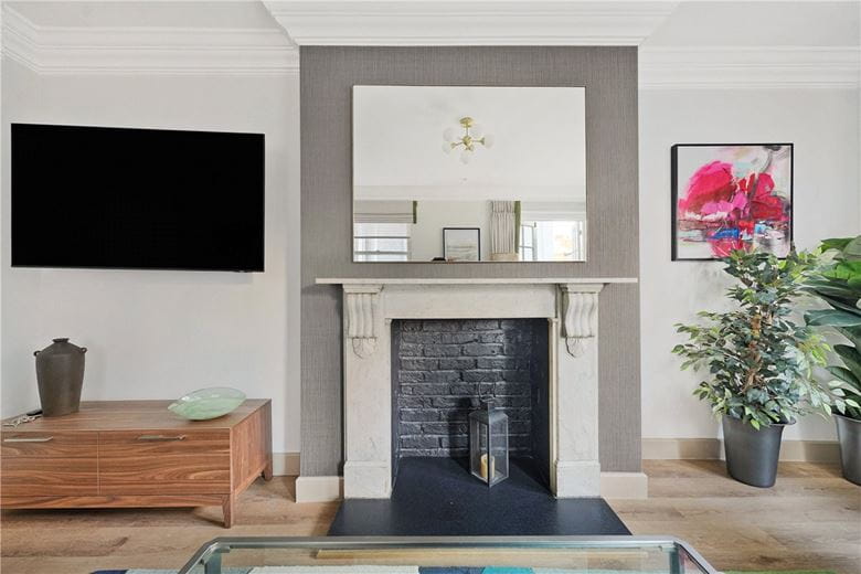 2 bedroom flat, Beaufort Gardens, Knightsbridge SW3 - Available