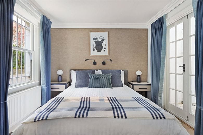 2 bedroom flat, Beaufort Gardens, Knightsbridge SW3 - Available