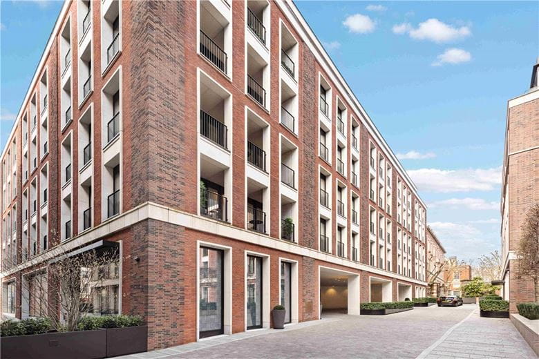 3 bedroom flat, Lancer Square, Kensington W8 - Available