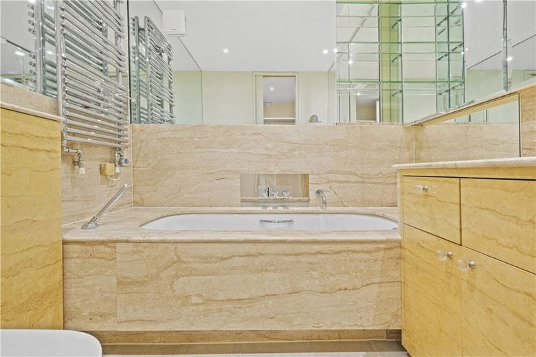 3 bedroom flat, Gloucester Square, Hyde Park Estate W2 - Available