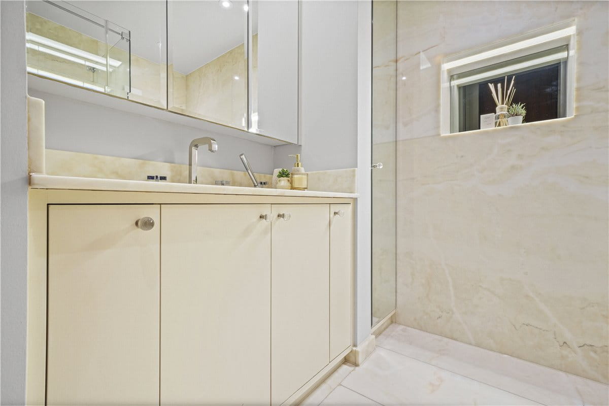 3 bedroom flat, Gloucester Square, Hyde Park Estate W2 - Available