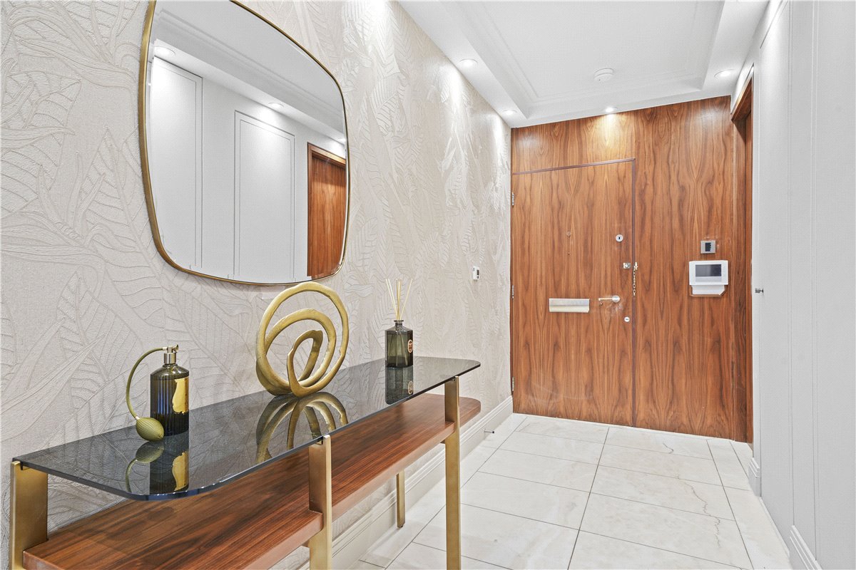 3 bedroom flat, Gloucester Square, Hyde Park Estate W2 - Available