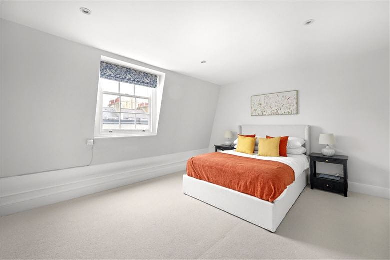 2 bedroom flat, Hobury Street, Chelsea SW10 - Available