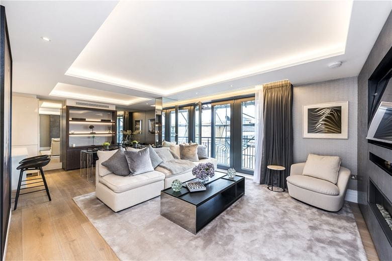 2 bedroom flat, Kensington Gardens Square, London W2 - Available