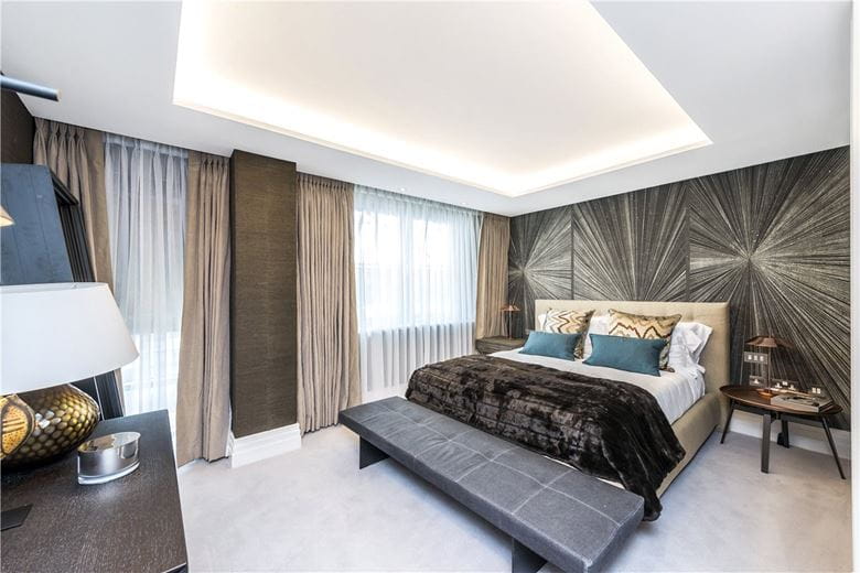 2 bedroom flat, Kensington Gardens Square, London W2 - Available