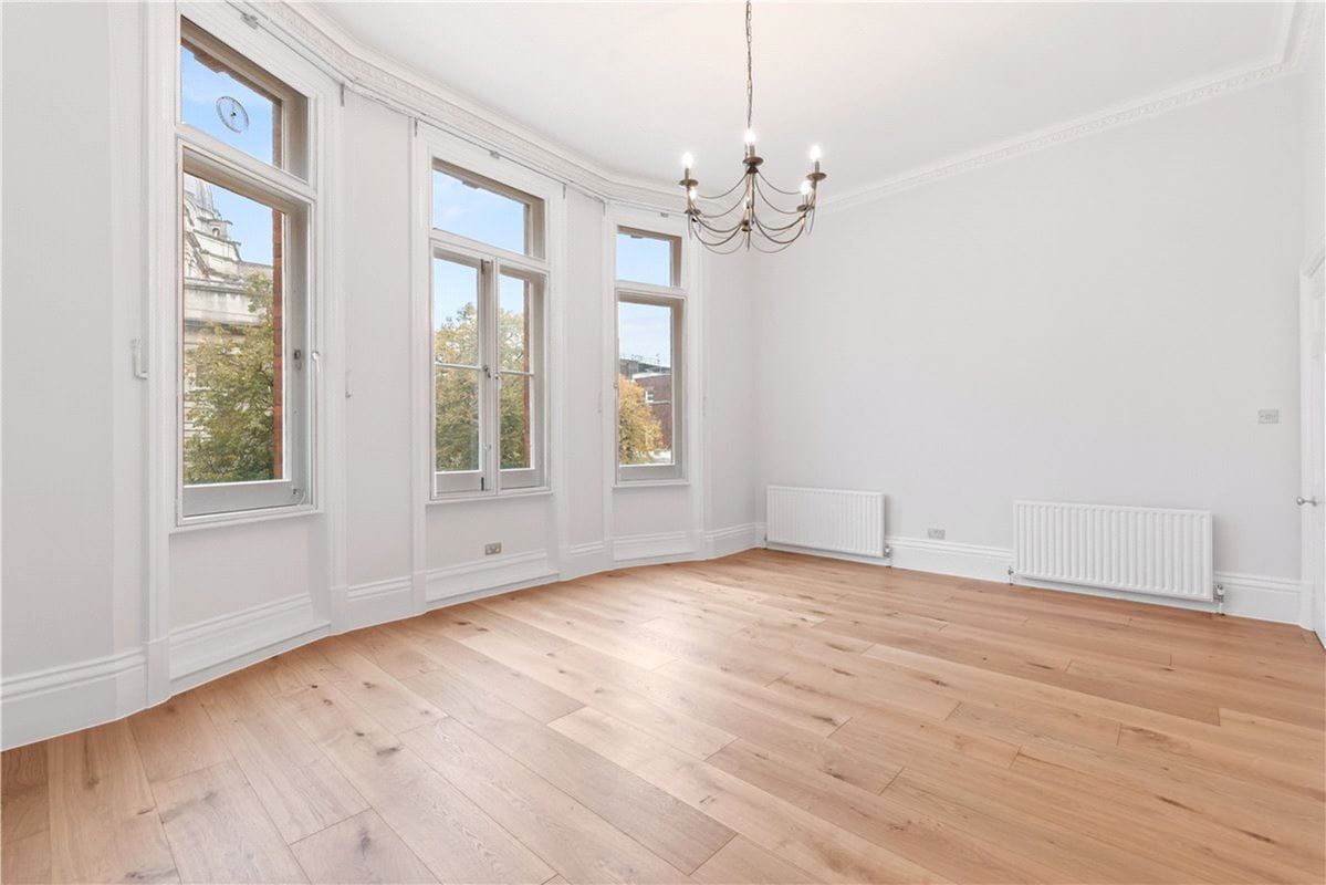 3 bedroom maisonette, Egerton Gardens, Knightsbridge SW3 - Available