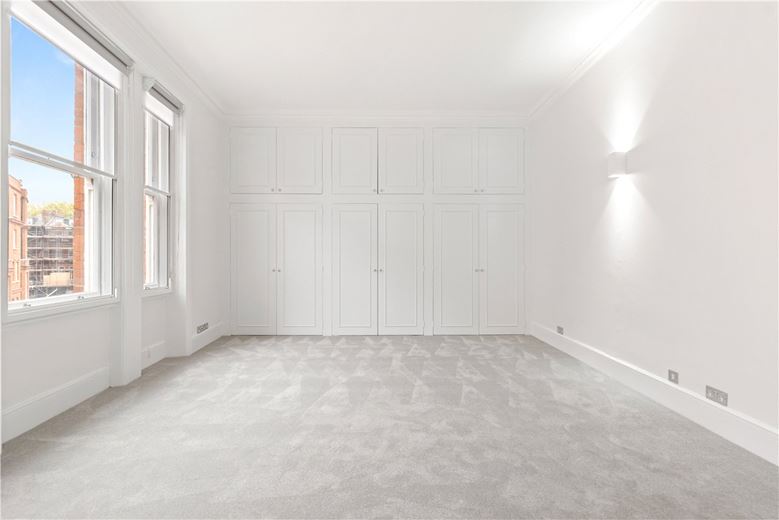 3 bedroom maisonette, Egerton Gardens, Knightsbridge SW3 - Available